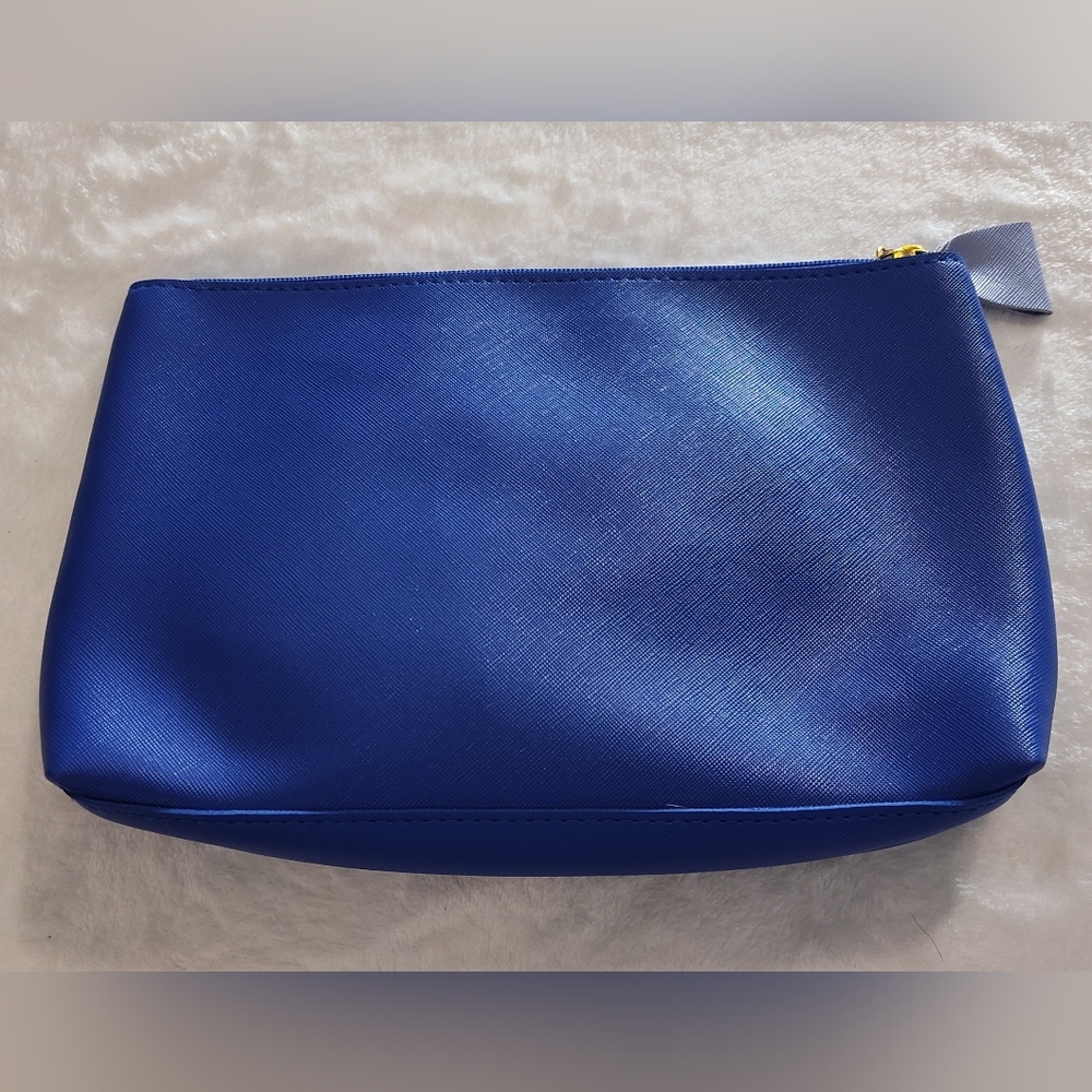 Elizabeth Arden Blue and Silver Clutch - Picture 6 of 12